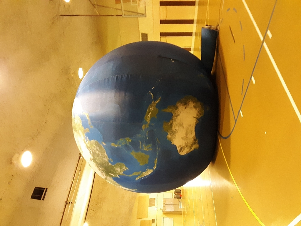 earth balloon